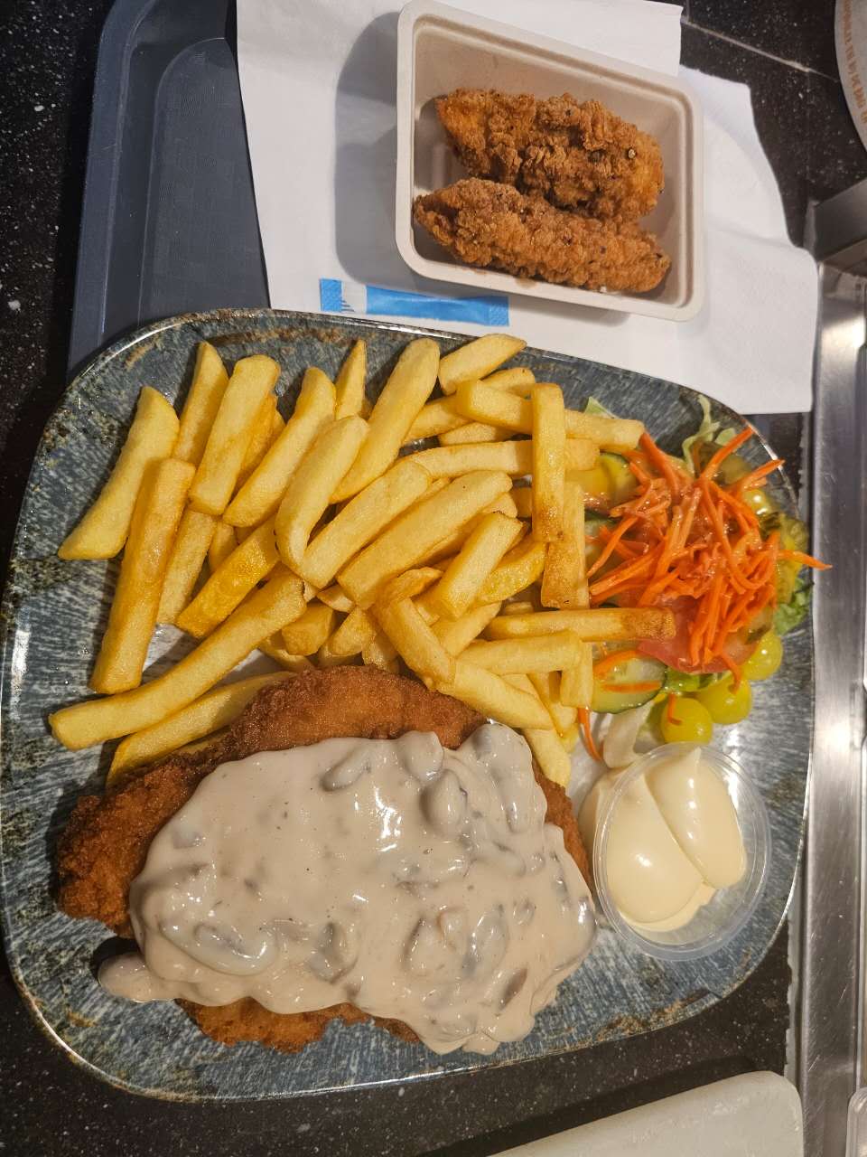 Schnitzel Champignonsaus Menu
